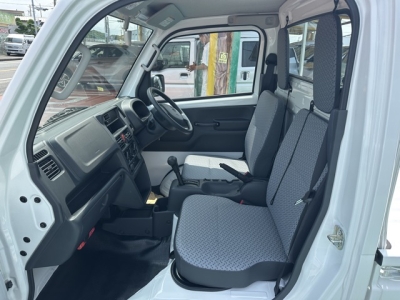 キャリイトラックのOEM(スズキ)届出済未使用車 前席内装