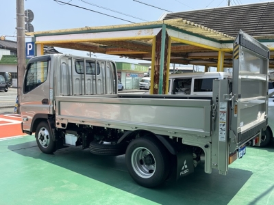 キャンター(三菱)レンタ登録済未使用車 後方