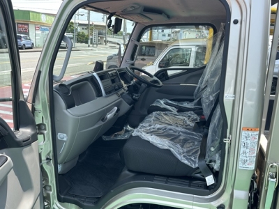 キャンター(三菱)レンタ登録済未使用車 前席内装