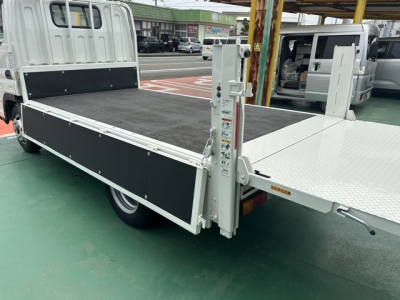キャンター(三菱)レンタ登録済未使用車 内外装写真