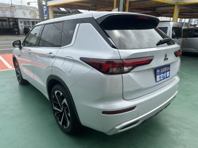 アウトランダーPHEV(三菱)レンタＵＰ 後方