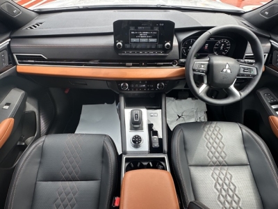 アウトランダーPHEV(三菱)レンタＵＰ 内外装写真他