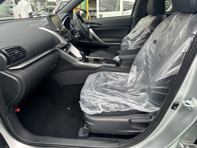 エクリプスクロスPHEV(三菱)レンタＵＰ 前席内装