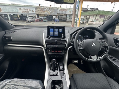 エクリプスクロスPHEV(三菱)レンタＵＰ 後席から見た前席