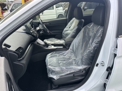 エクリプスクロスPHEV(三菱)レンタＵＰ 前席内装