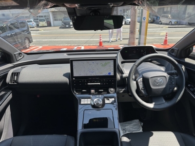 bZ4X(トヨタ)中古車 後席から見た前席