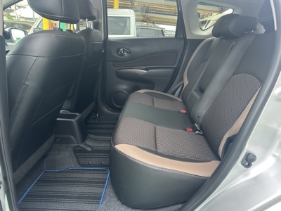 ノート(ニッサン)中古車 後席内装