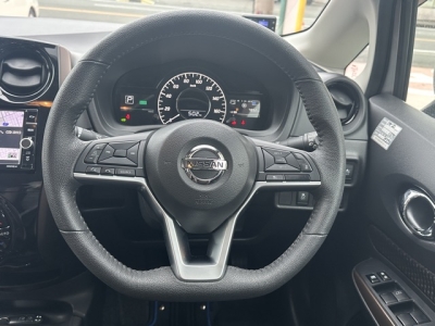 ノート(ニッサン)中古車 内外装写真