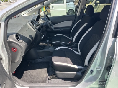ノート(ニッサン)中古車 前席内装