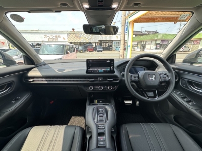 ZR-V(ホンダ)中古車 後席から見た前席