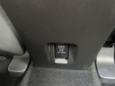 エクリプスクロスPHEV(三菱)中古車 後席から見た前席