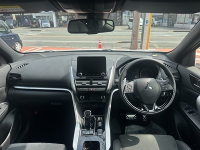 エクリプスクロスPHEV(三菱)中古車 内外装写真