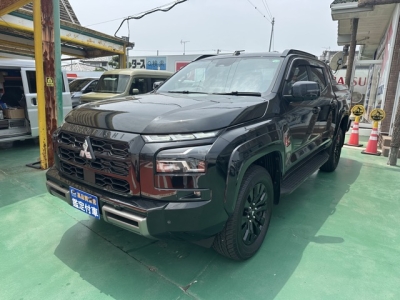 トライトン(三菱)中古車 前方