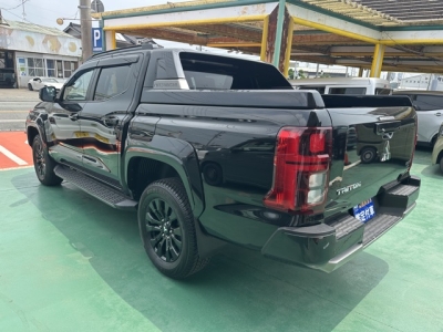 トライトン(三菱)中古車 後方