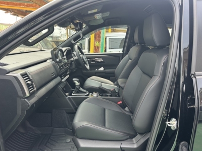 トライトン(三菱)中古車 前席内装