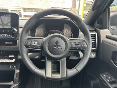 トライトン(三菱)中古車 内外装写真他