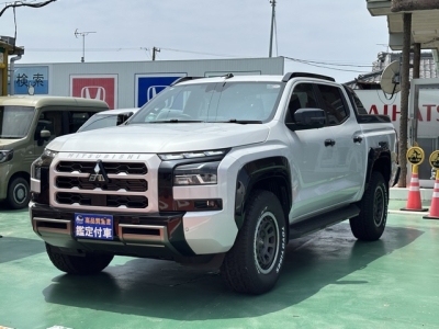 トライトン(三菱)中古車 前方