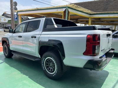 トライトン(三菱)中古車 後方