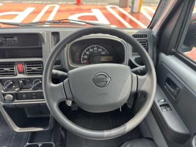 キャリイトラックのOEM(スズキ)中古車 後席から見た前席