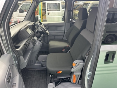 N-VAN(ホンダ)ディーラ-試乗車 前席内装