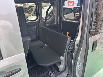 N-VAN(ホンダ)ディーラ-試乗車 後席内装