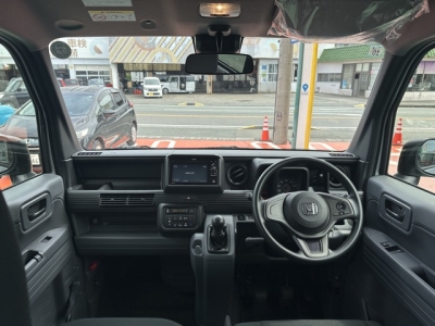 N-VAN(ホンダ)ディーラ-試乗車 後席から見た前席
