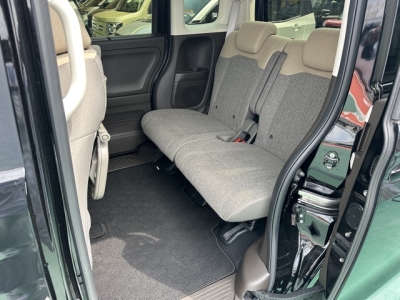 N-BOX(ホンダ)中古車 後席内装