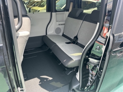 新型N-BOX(ホンダ)ディーラ-試乗車 後席内装