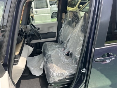 新型N-BOX(ホンダ)届出済未使用車 前席内装