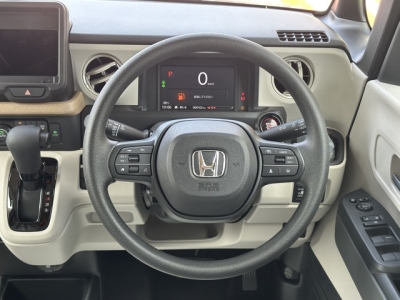 新型N-BOX(ホンダ)届出済未使用車 内外装写真
