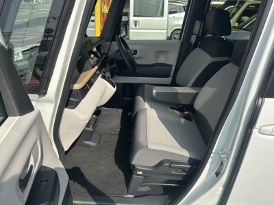 新型N-BOX(ホンダ)中古車 前席内装