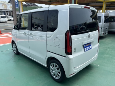 新型N-BOX(ホンダ)ディーラ-試乗車 後方