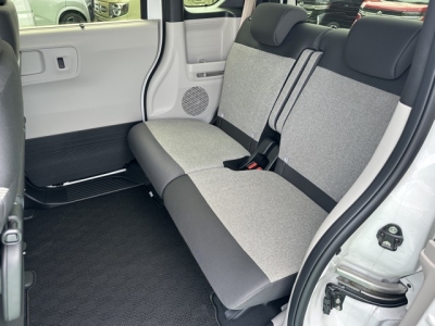 新型N-BOX(ホンダ)ディーラ-試乗車 後席内装