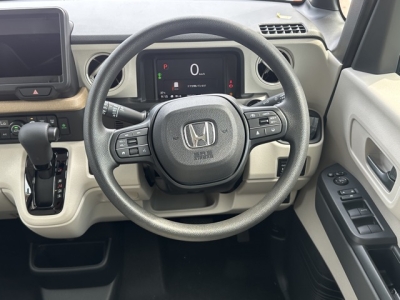 新型N-BOX(ホンダ)届出済未使用車 内外装写真