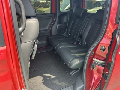 N-BOXカスタム(ホンダ)中古車 後席内装