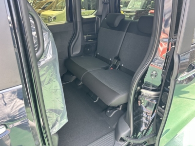 新型N-BOX(ホンダ)届出済未使用車 後席内装