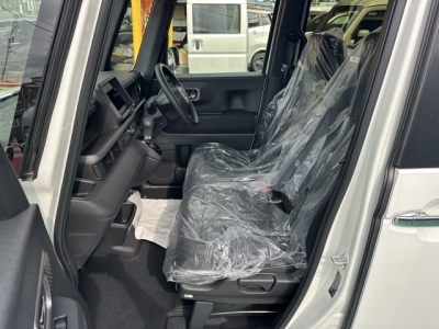 新型N-BOX(ホンダ)届出済未使用車 前席内装