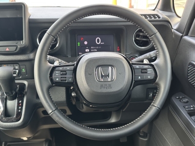 新型N-BOX(ホンダ)届出済未使用車 内外装写真