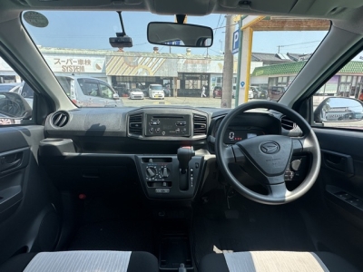 ミライース(ダイハツ)中古車 後席から見た前席
