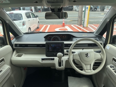 ワゴンR(スズキ)中古車 後席から見た前席