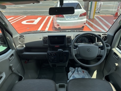 エブリイバン(スズキ)中古車 後席から見た前席