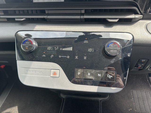 セレナ(ニッサン)中古車 23