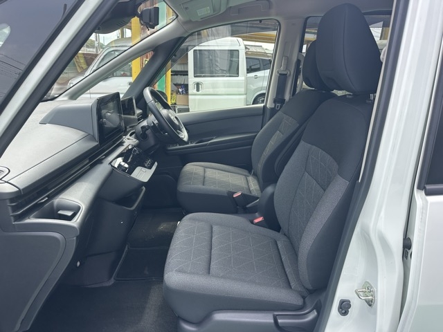 セレナ(ニッサン)中古車 3
