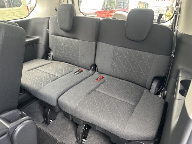 セレナ(ニッサン)中古車 5