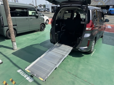 フリード+(ホンダ)中古車 内外装写真他２