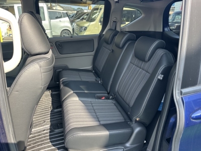 フリード+(ホンダ)中古車 後席内装