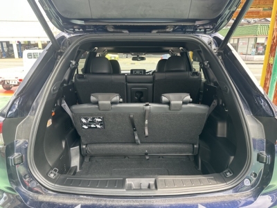 アウトランダーPHEV(三菱)中古車 内外装写真他２