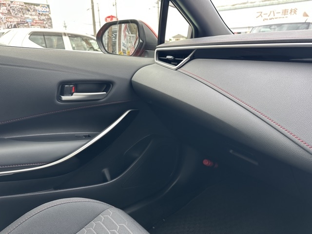 カローラスポーツ(トヨタ)中古車 23