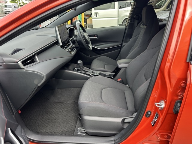 カローラスポーツ(トヨタ)中古車 3
