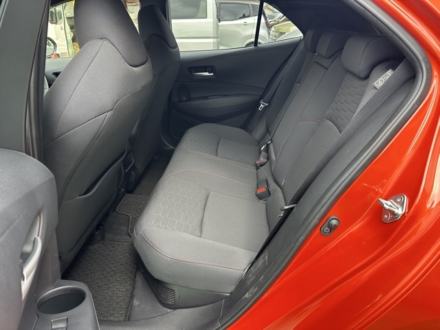 カローラスポーツ(トヨタ)中古車 4